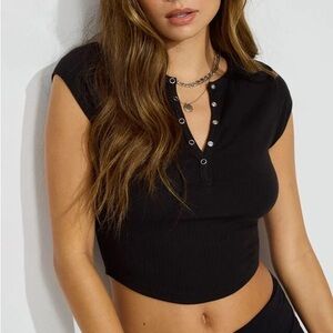 NEW WITH TAGS NEVER WORN Garage Henley Short Sleeve Crop Top - Size XXS